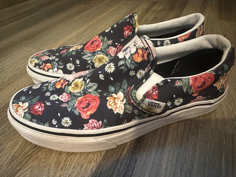 Нови Дамски кецове Vans