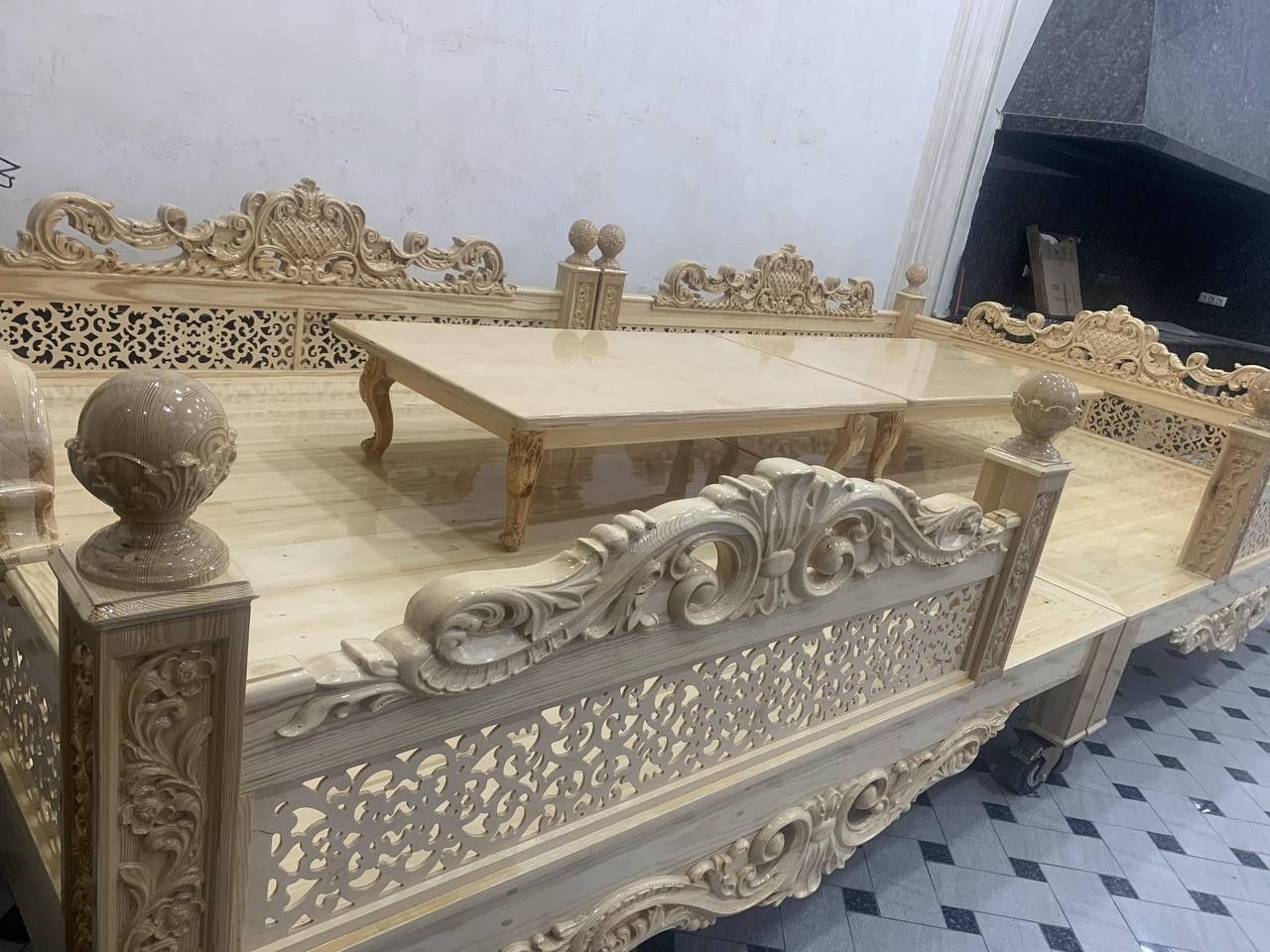 Сури тапчан карават