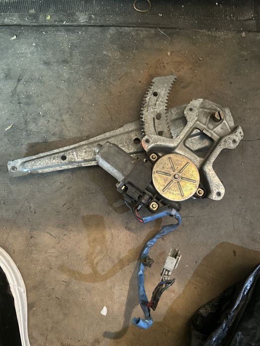 Продам запчасти на хонда срв рд1