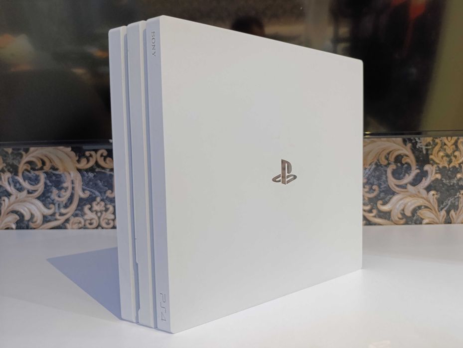 Plastation 4 pro 1TB