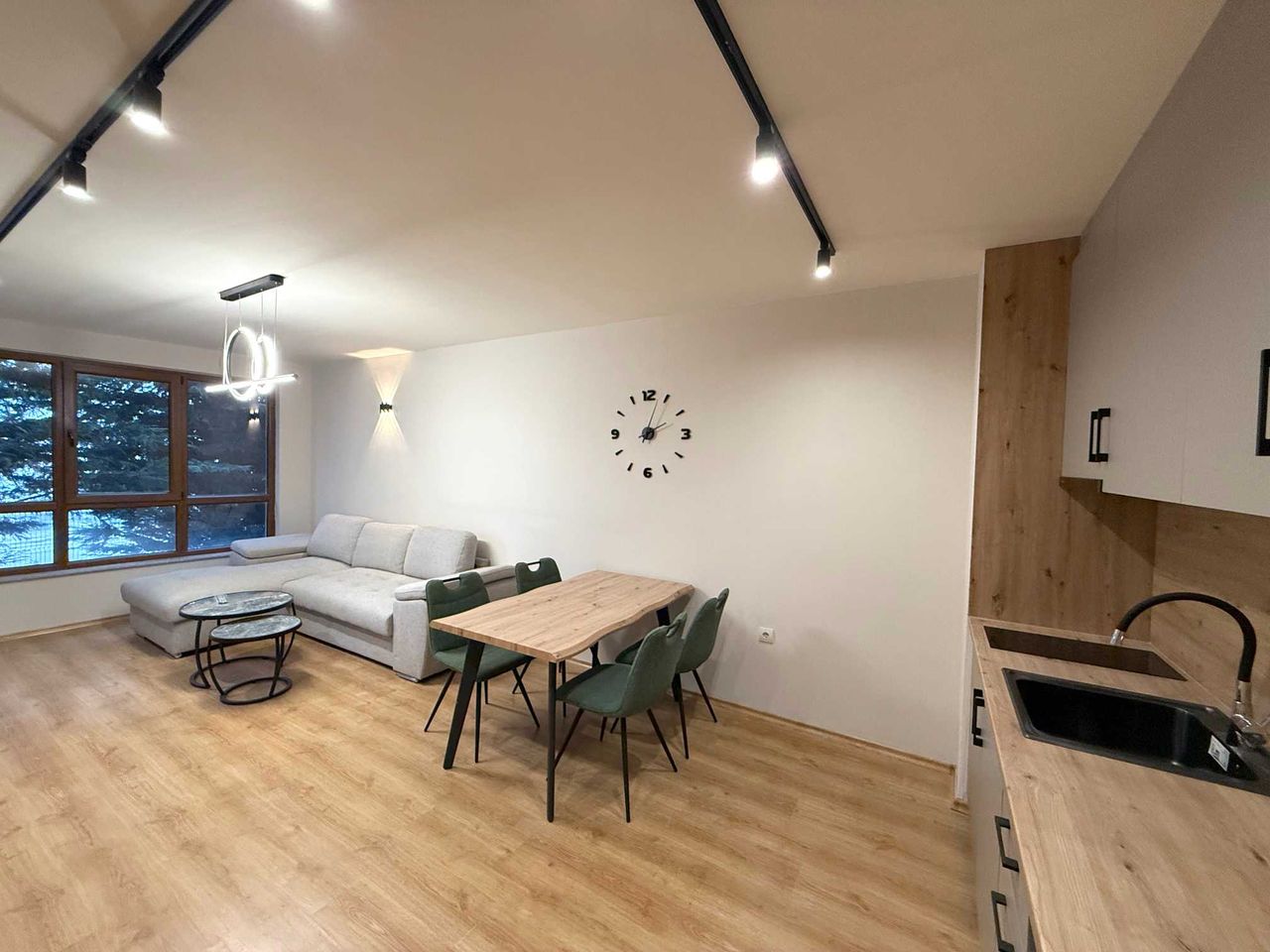 Продава се Двустаен апартамент в Разлог - 57 кв.м за 929 €/кв.м - Снимка #1