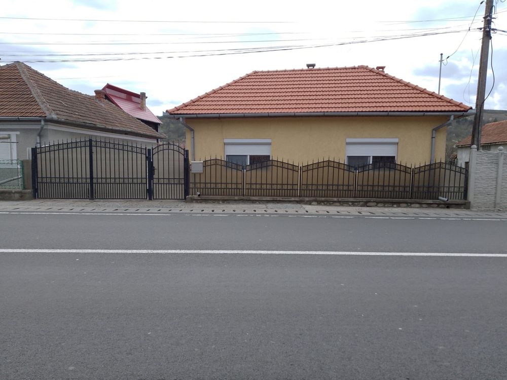 Casa de vanzare la 6 km de Hateg jud Hunedoara