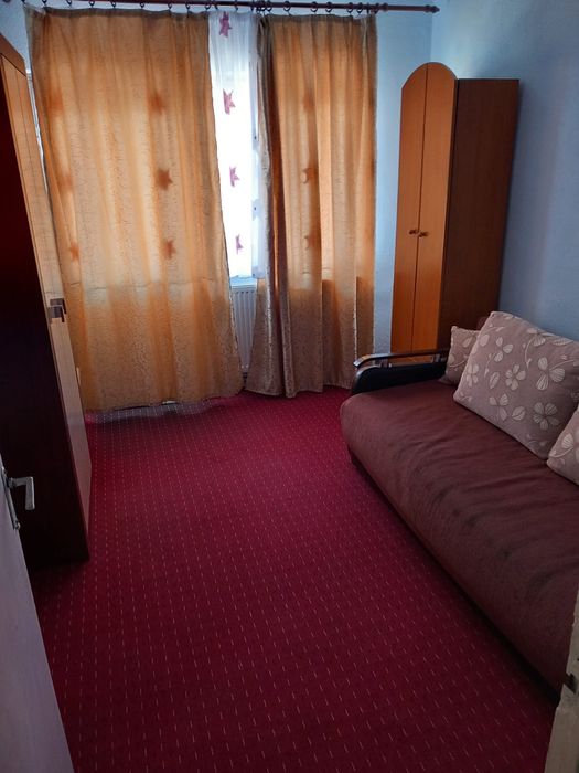 Vând apartament cu 3 camere în orașul Bumbești-Jiu