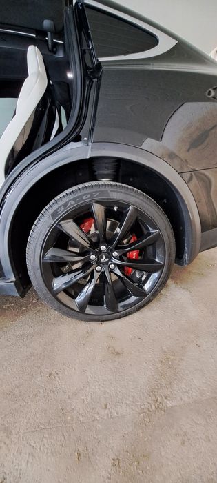 Tesla model x 2017 yil.