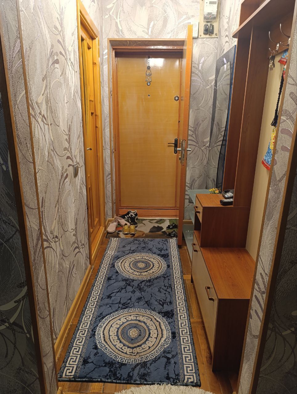 Срочно продается 2 х комнатная квартира на против института Сампи