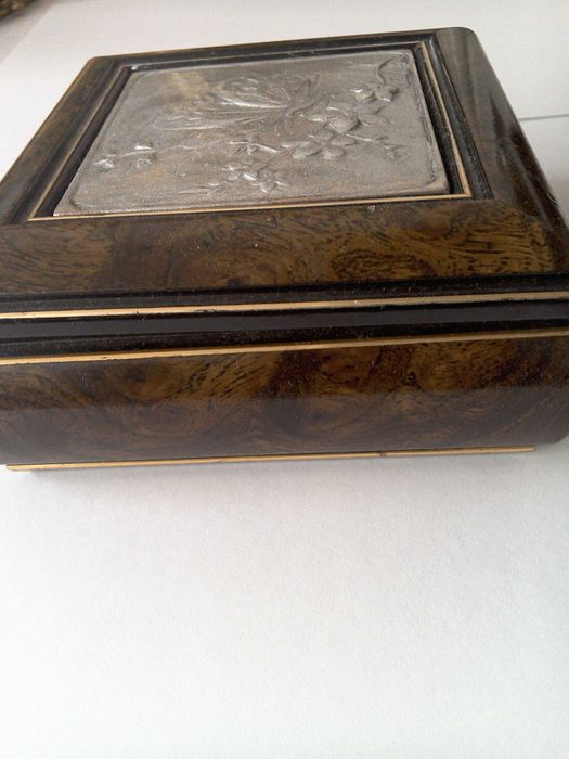 Cutie bijuterii: argint și lemn - proveniență Italia - semnată