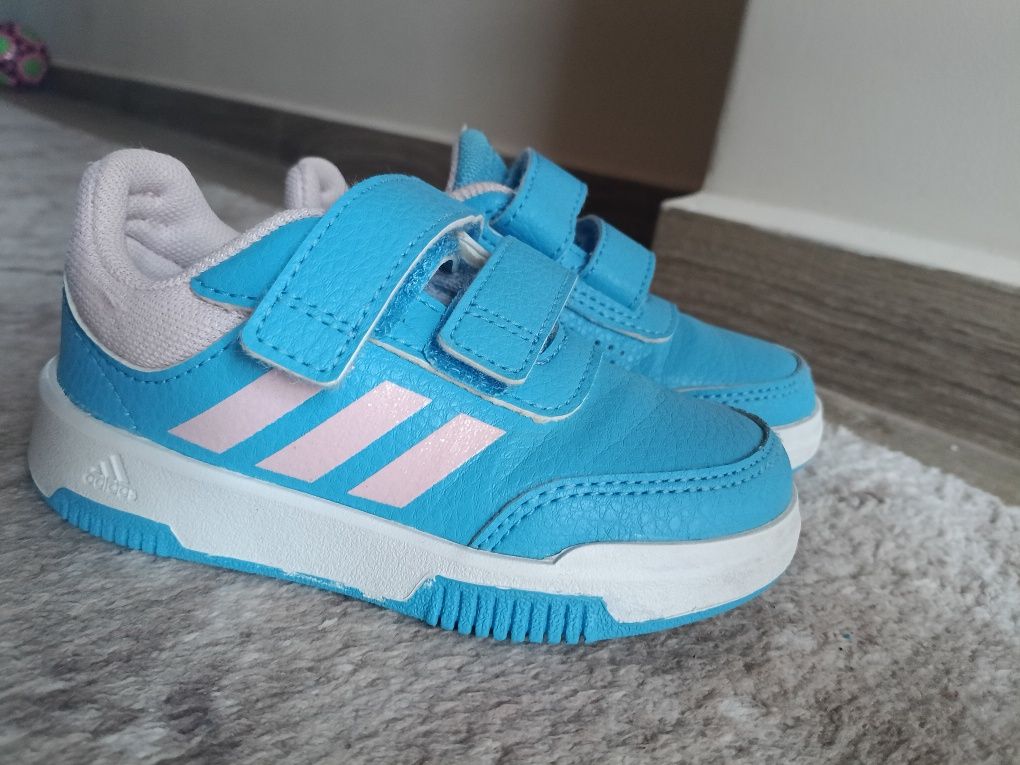 Детски маратонки Adidas за момиче