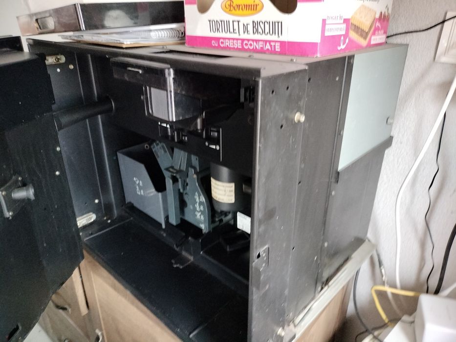 Vând aparate cafea profesionale.