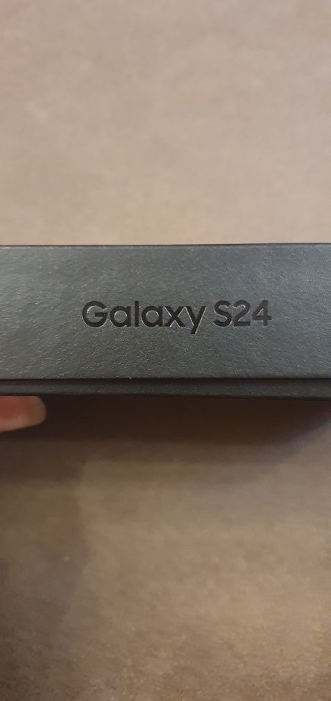 Чисто нов Смартфон Samsung Galaxy S24, 128GB, Amber Yellow