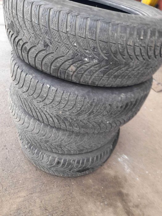 Vand 4 cauciucuri de iarna Michelin 215/65 r/16
