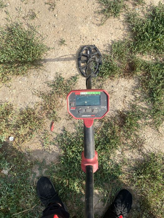 Металлоискатель почти новый