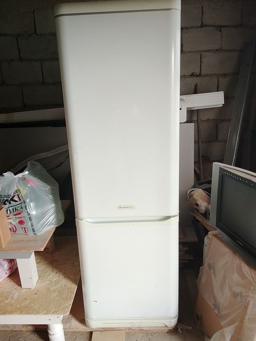 Холодельник аристон