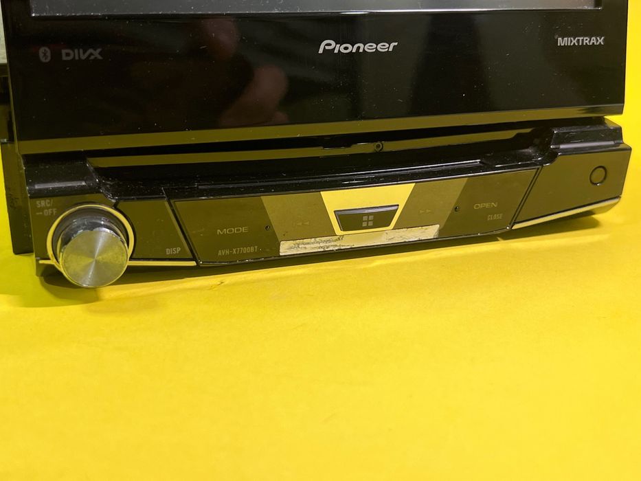 Pioneer СД с вадещ екран