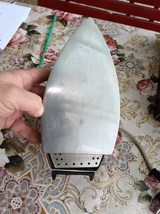 Fier de calcat romanesc