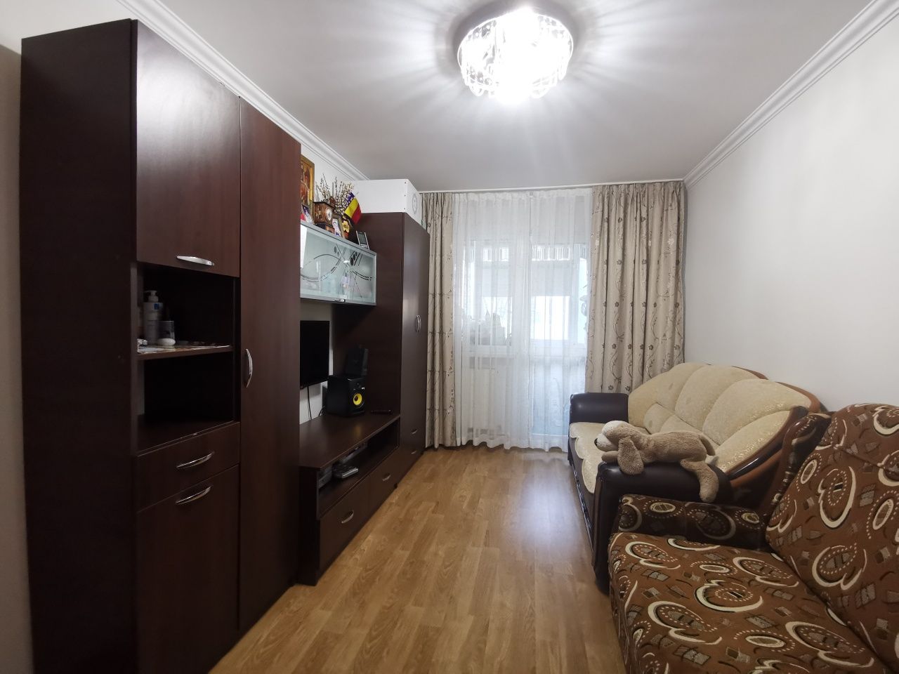 Apartament 3 camere, semidecomandat, 50mp.