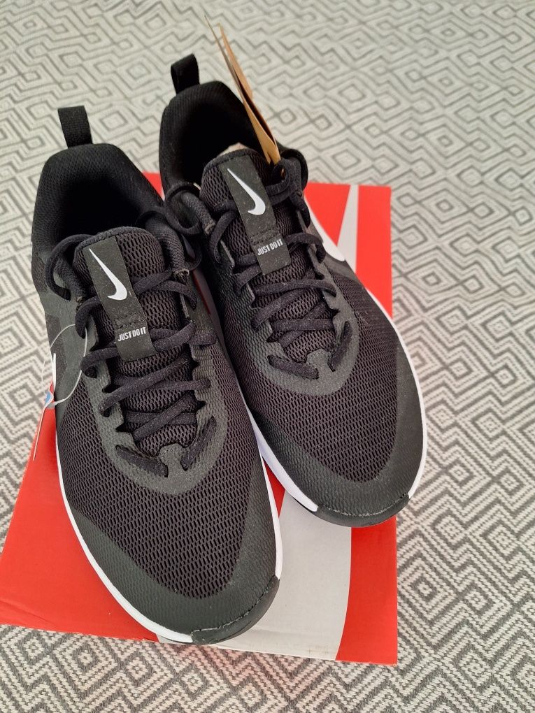 Чисто нови мъжки маратонки Nike