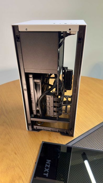 Carcasa NZXT H1 + AIO