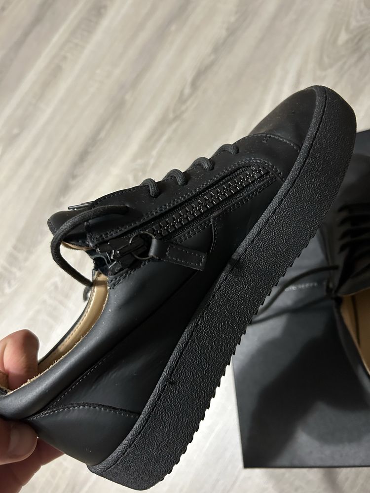 Обувки Giuseppe Zanotti