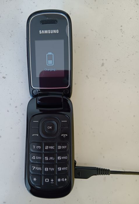 Мобилен телефон Samsung GT-E1270