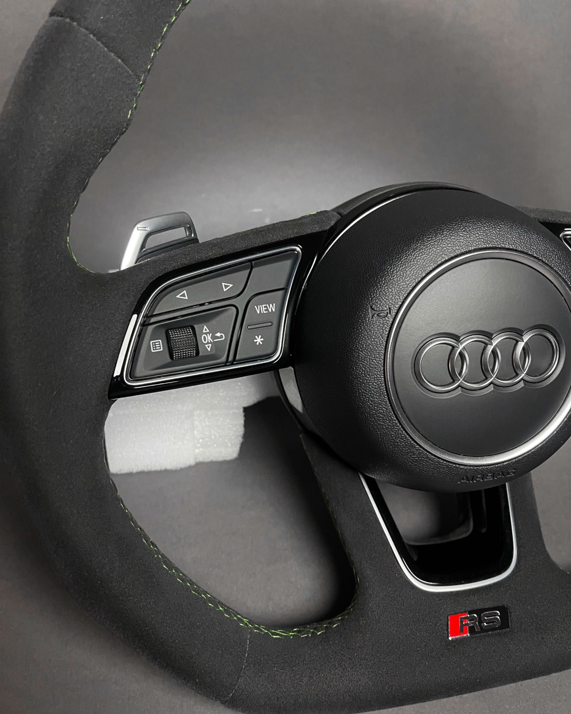 Оригинален Audi RS3 8Y Exclusive Волан | Алкантара | Перфектен