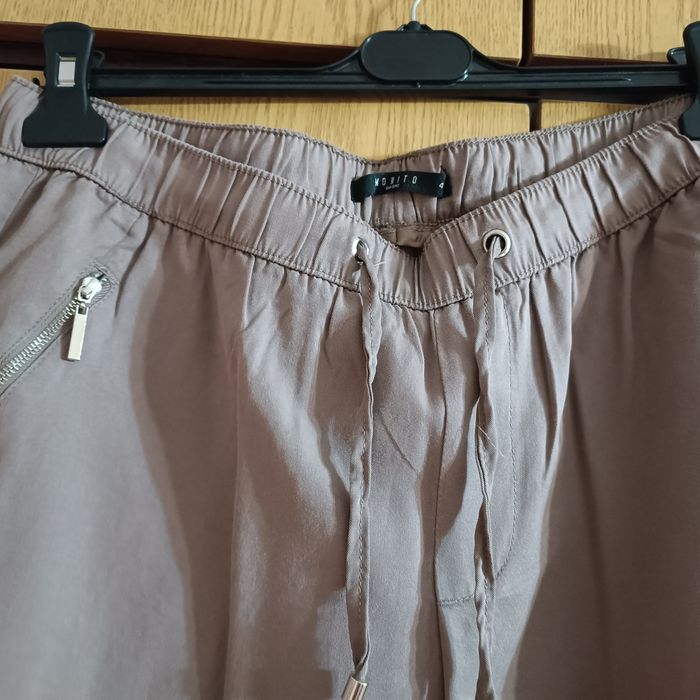 Продавам  панталон Mohito