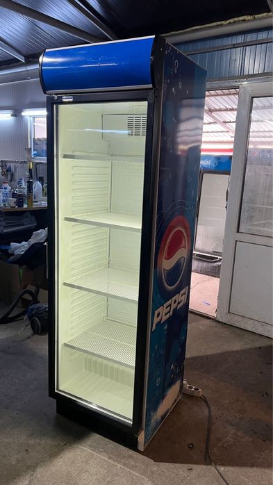 Vitrina frigorifica verticala cu led pentru racoritoare