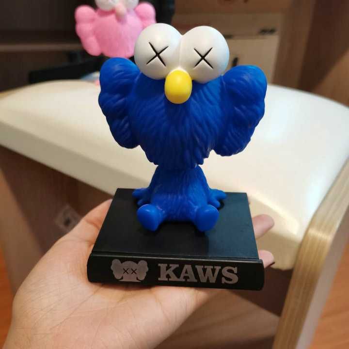 KAWS фигурка за кола или десктоп