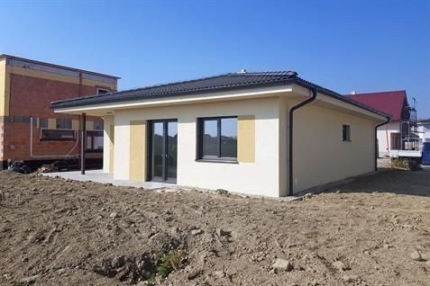 Casa, garaje auto, containere pe structura metalica si panou sandwich