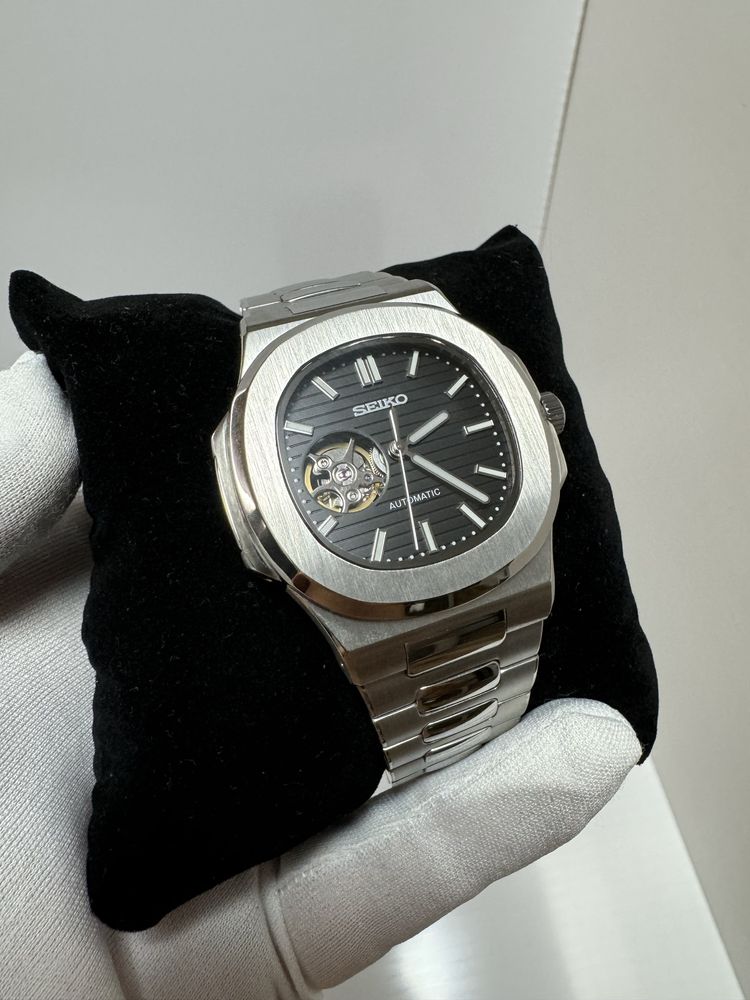 Seiko Nautilus *Black Dial* Open Heart
