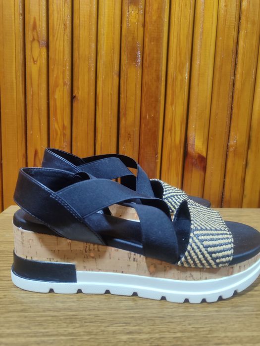 Женские босоножки