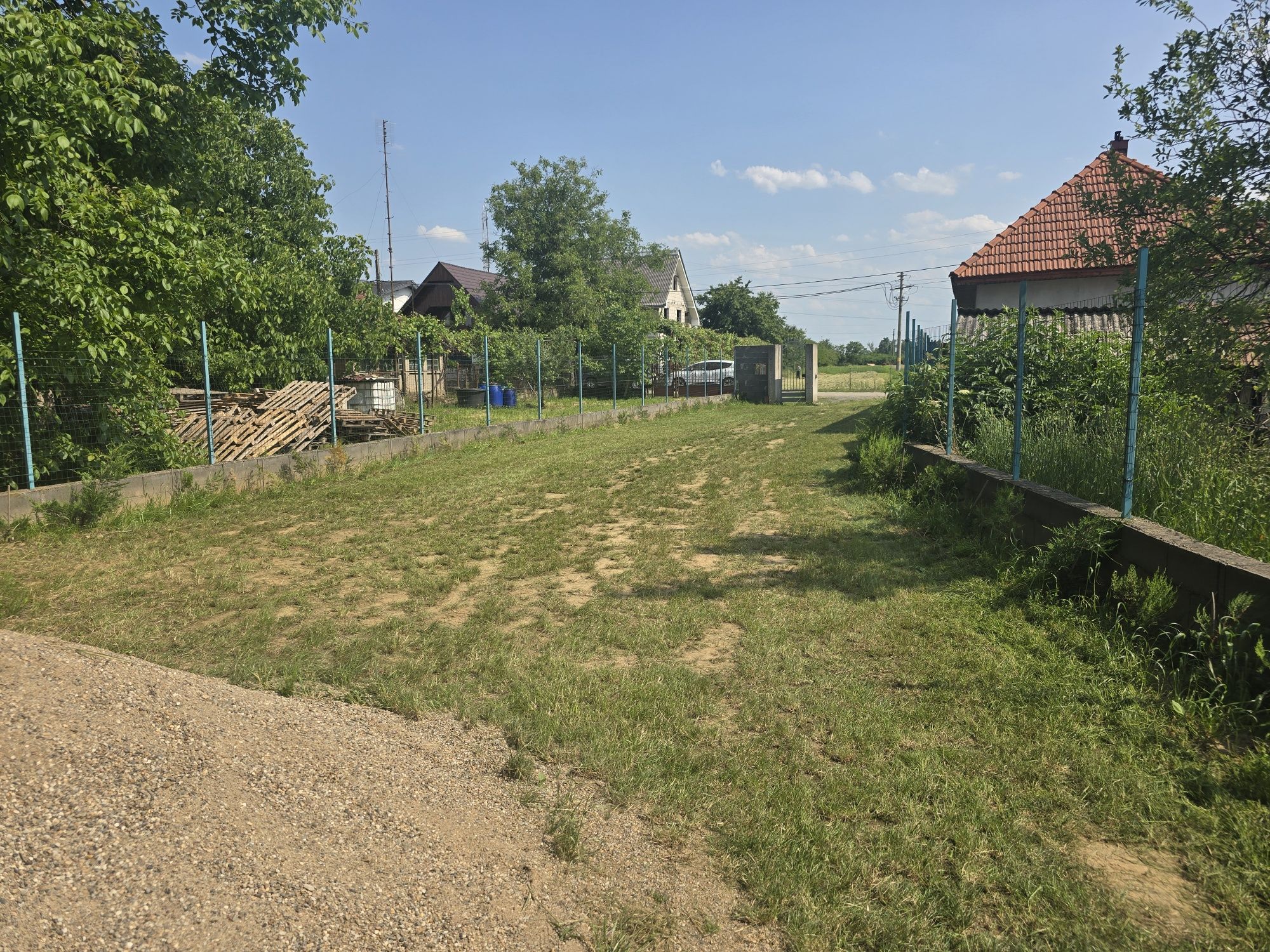 Casa, vila cu 8 camere garaj dublu, beci, terasa 30 mp, tren 28 ari