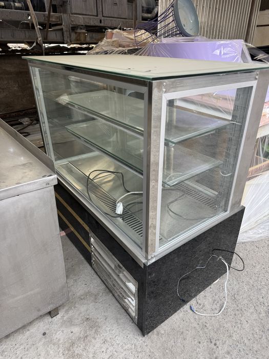 Продаю ветрина холодилник новый