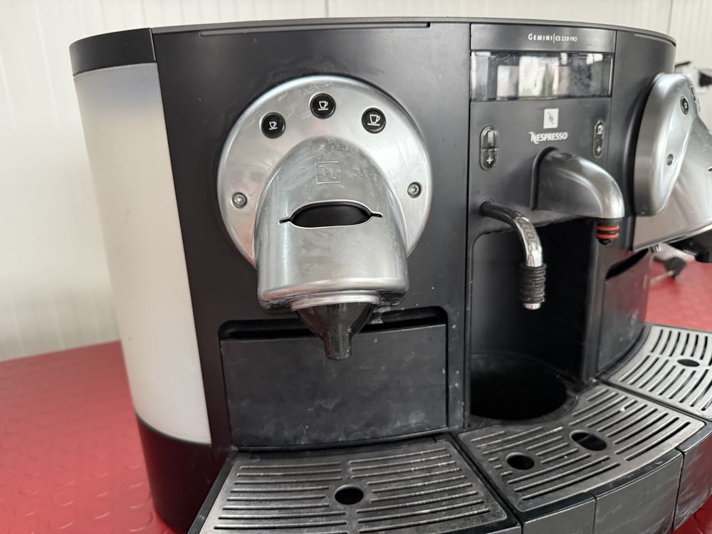 Пълен Кафеавтомат NESPRESSO Gemini CS220 Pro