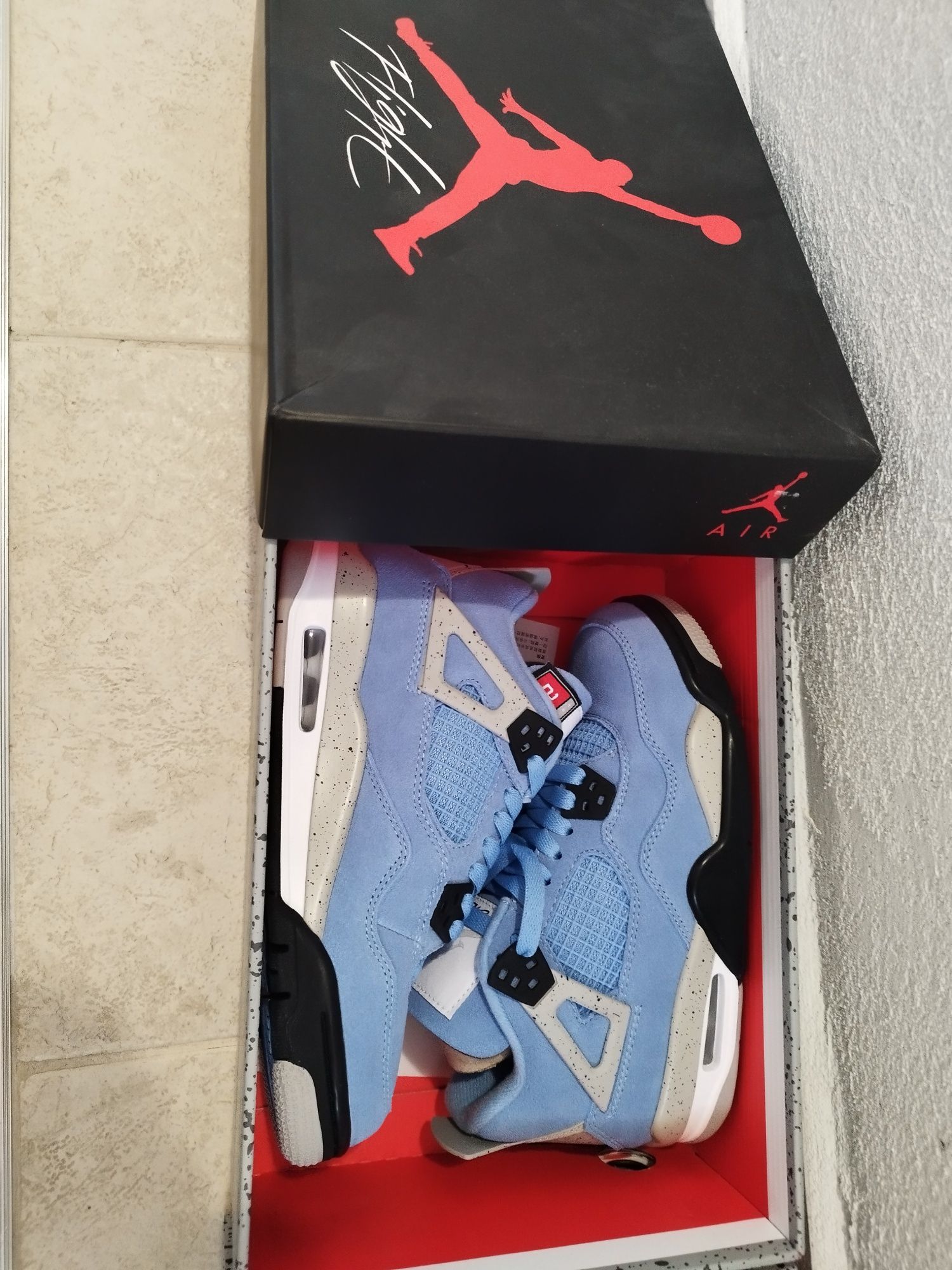 Чисто нови маратонки AIR JORDAN RETRO