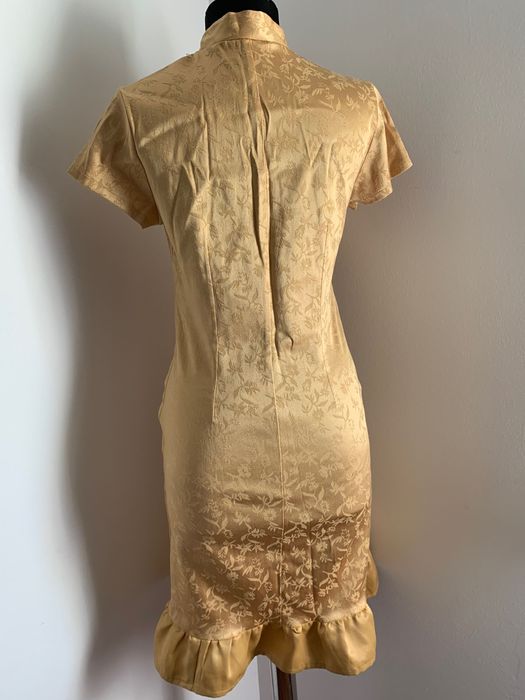 rochie noua bej lucioasa