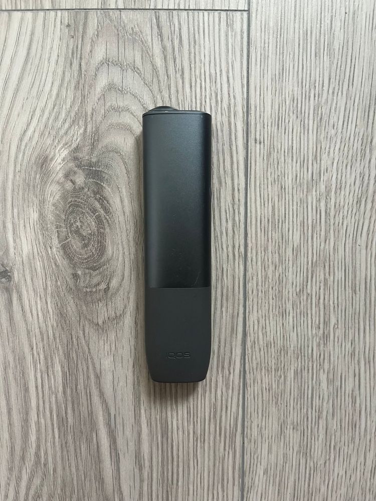 Vand doua aparate IQOS Iluma si IQOS Iluma I