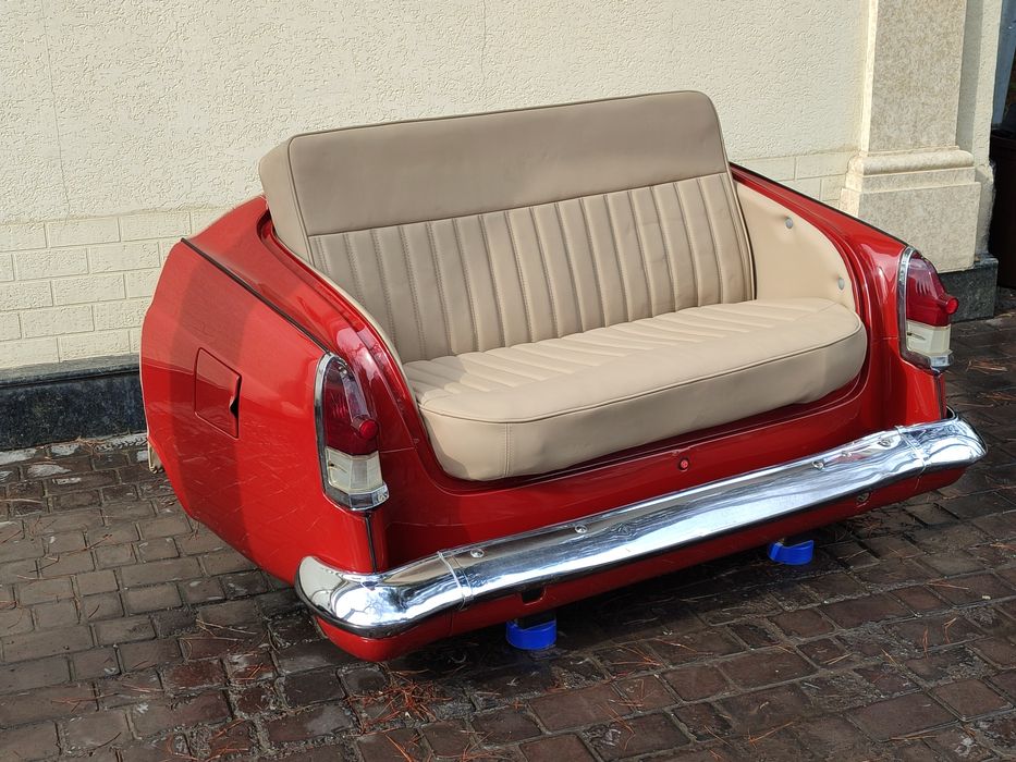 Диван выполнен в стиле Олд таймер