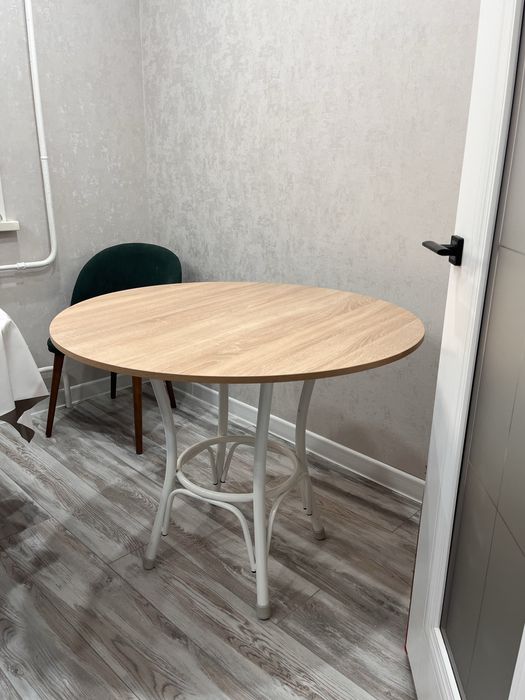 Продам  стол кухонный