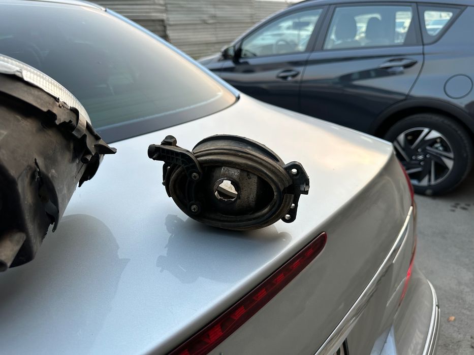 Продам туманку 211 рест правая сторона w211