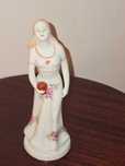 Figurina din porțelan Fata cu măr, Alba-Iulia România, RARE