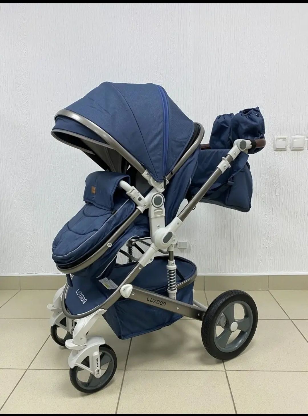 Продам детскую коляску 3в1
