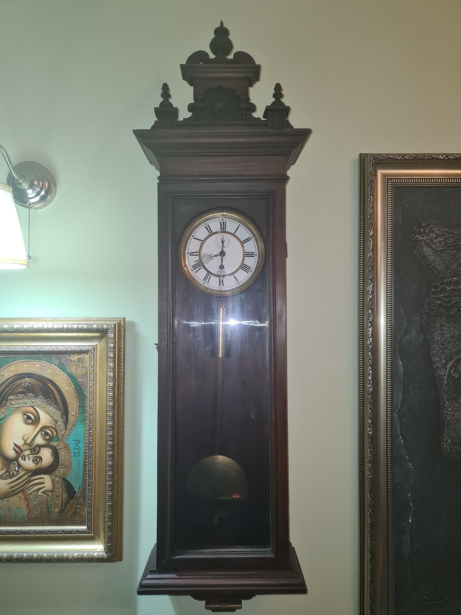Много стар стенен часовник