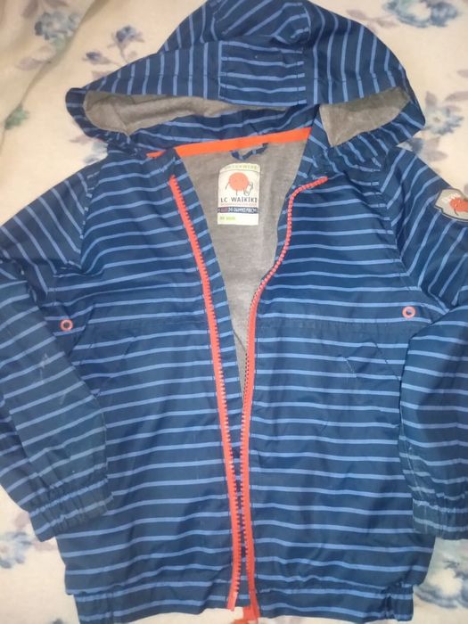 Продам куртки на мальчика от 2 до 4 лет недорого осень- весна