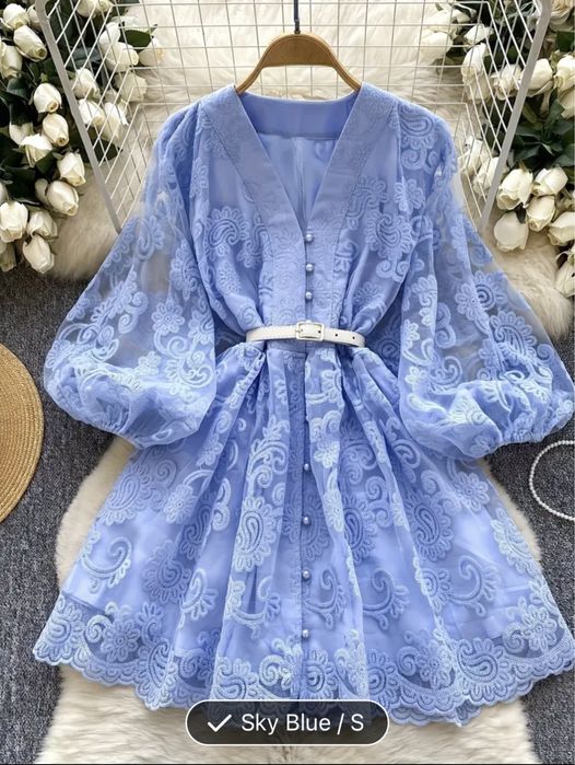 Дантелена синя рокля