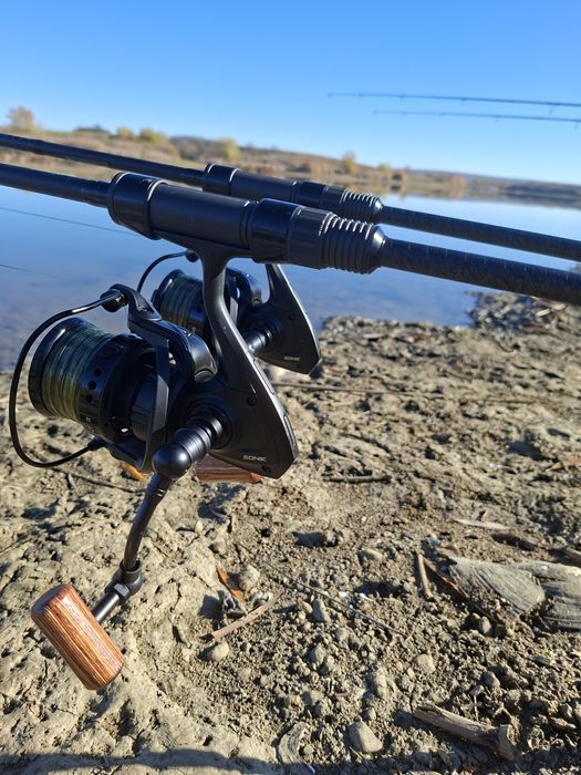 Vând set pescuit la crap