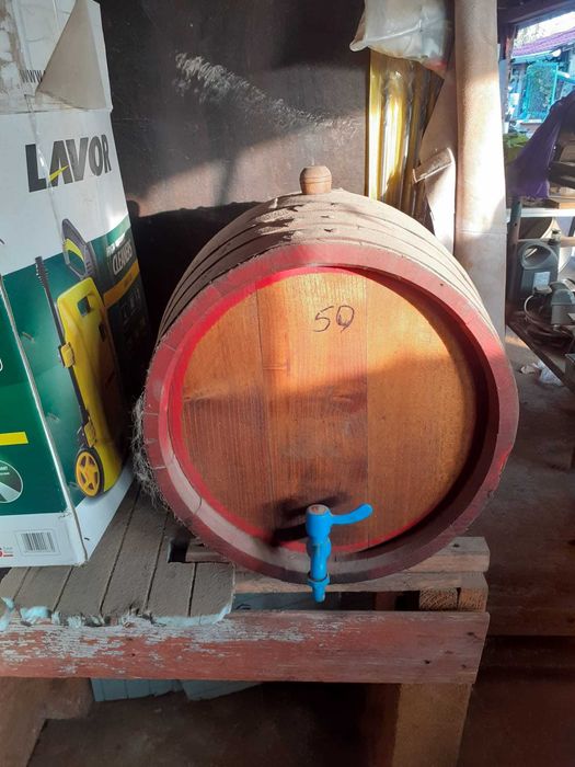 Vand butoaie de dud si diverse obiecte