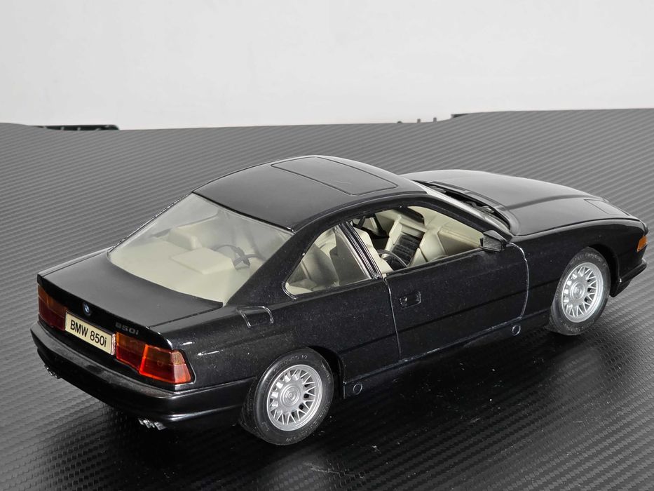 Macheta Auto 1/18 Maisto BMW 850i