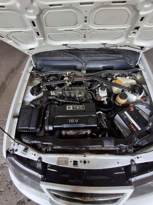 Срочно нехиа 2  1.6l, ок сотилади. Холати яхши.