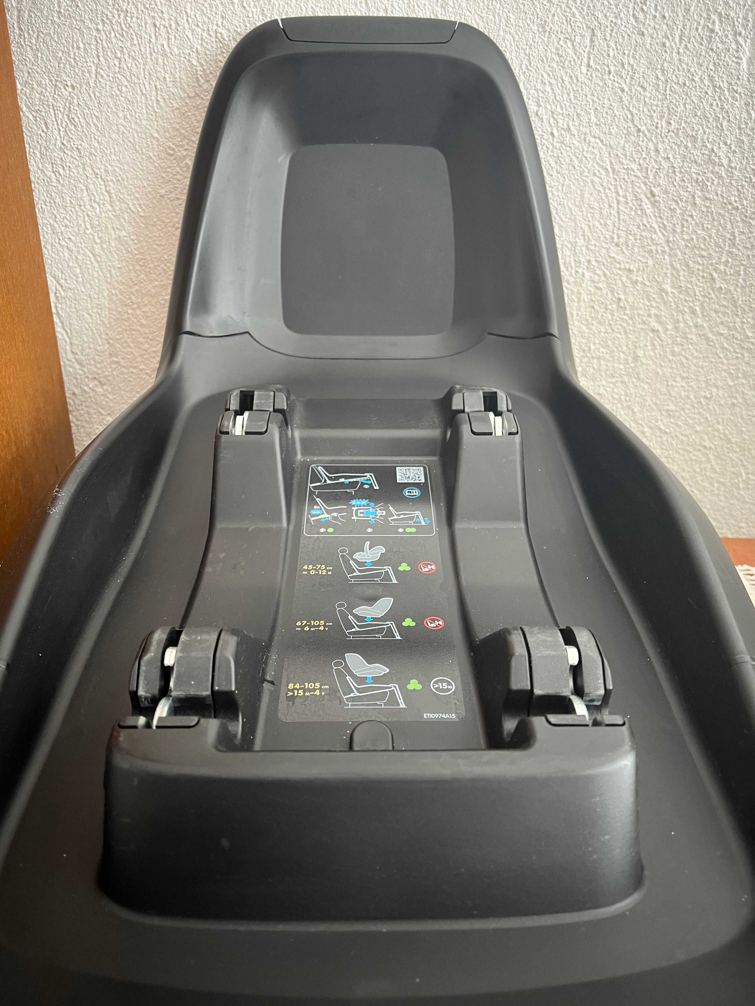 Детско столче за кола Maxi Cosi Pebble Plus + Isofix база