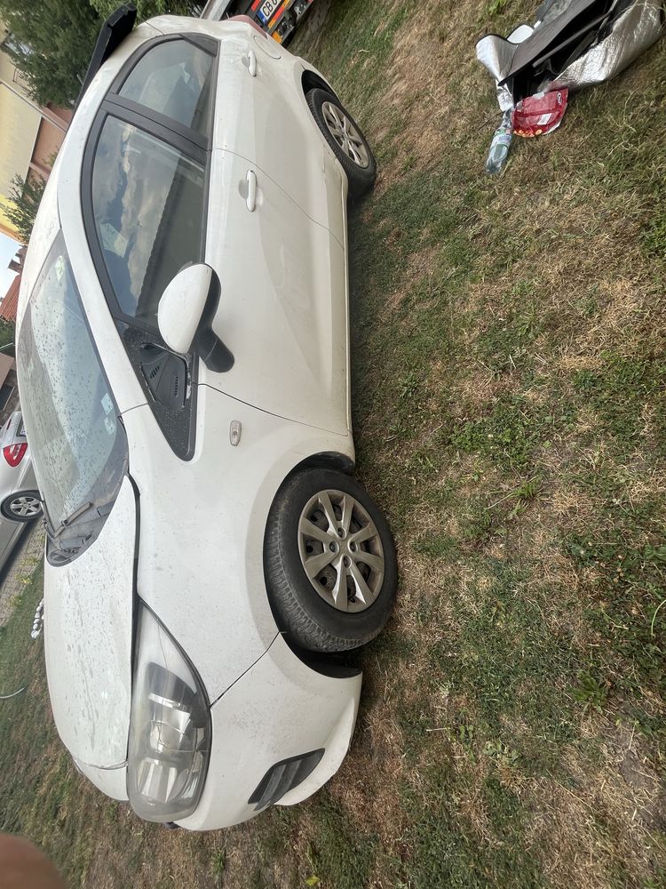 Kia rio 1.2i 2016г.